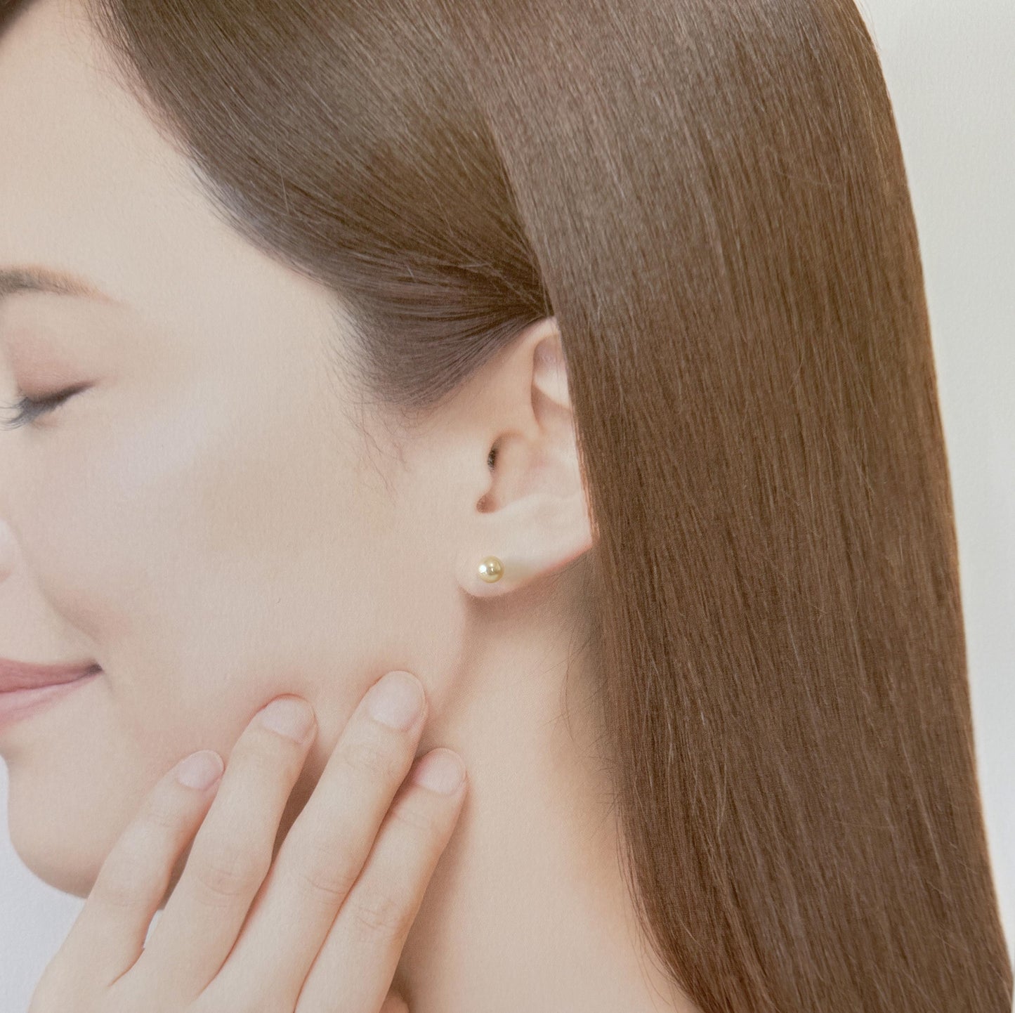 Akoya Pearl Stud Earrings: White/Off-White 5-5.5mm Pearls - Japanese Cultured, Silver 925, Saltwater Origin