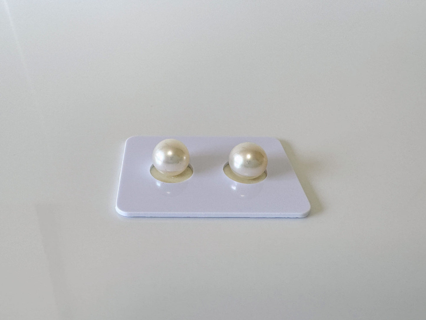 Japanese Cultured Akoya pearl 8.5mm, White Color, Half-Drilled Round loose, Price per Pair, Value-priced unused vintage, Salt water pearl