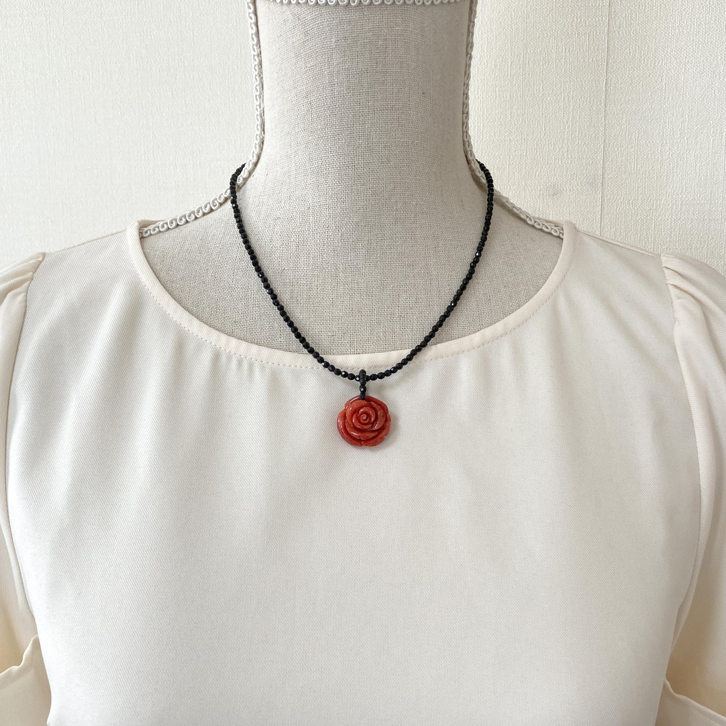 Genuine Sponge Coral Rose Pendant with Onyx Bail / African Coral / Diameter of 20-23mm / Natural Bright Reddish-Brown Color /Price per Piece