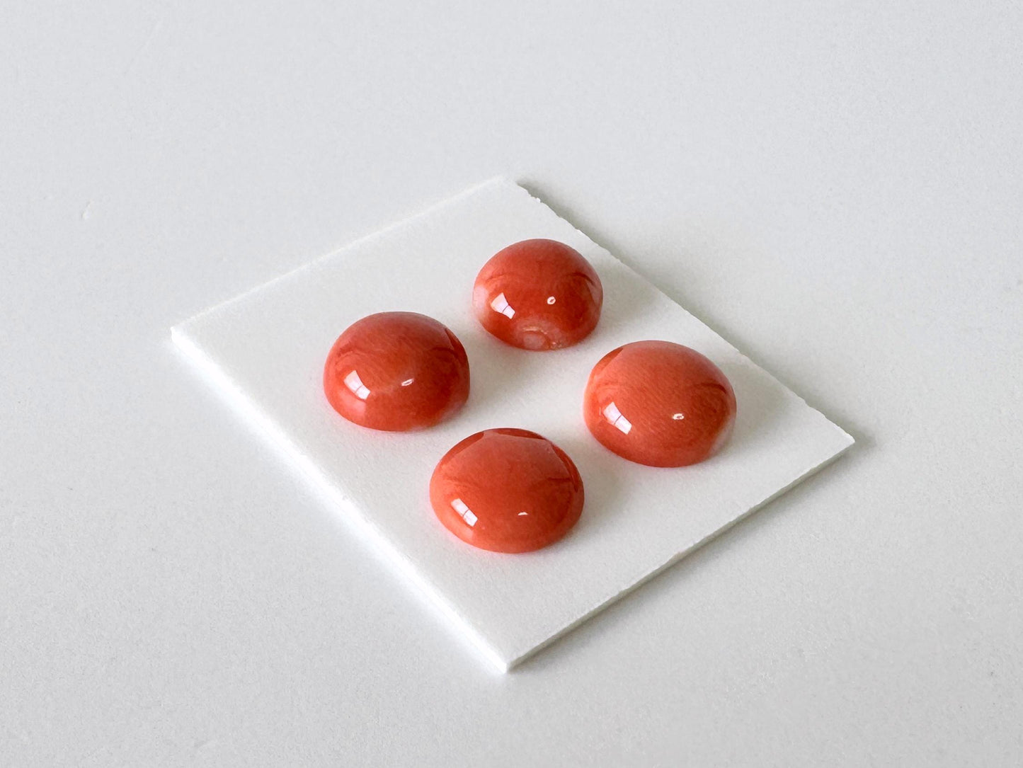 Momo Coral Round Cabochon, Japanese Orange Undyed, 4-Piece Set | 7.8-8.4Mm | Flat-Back