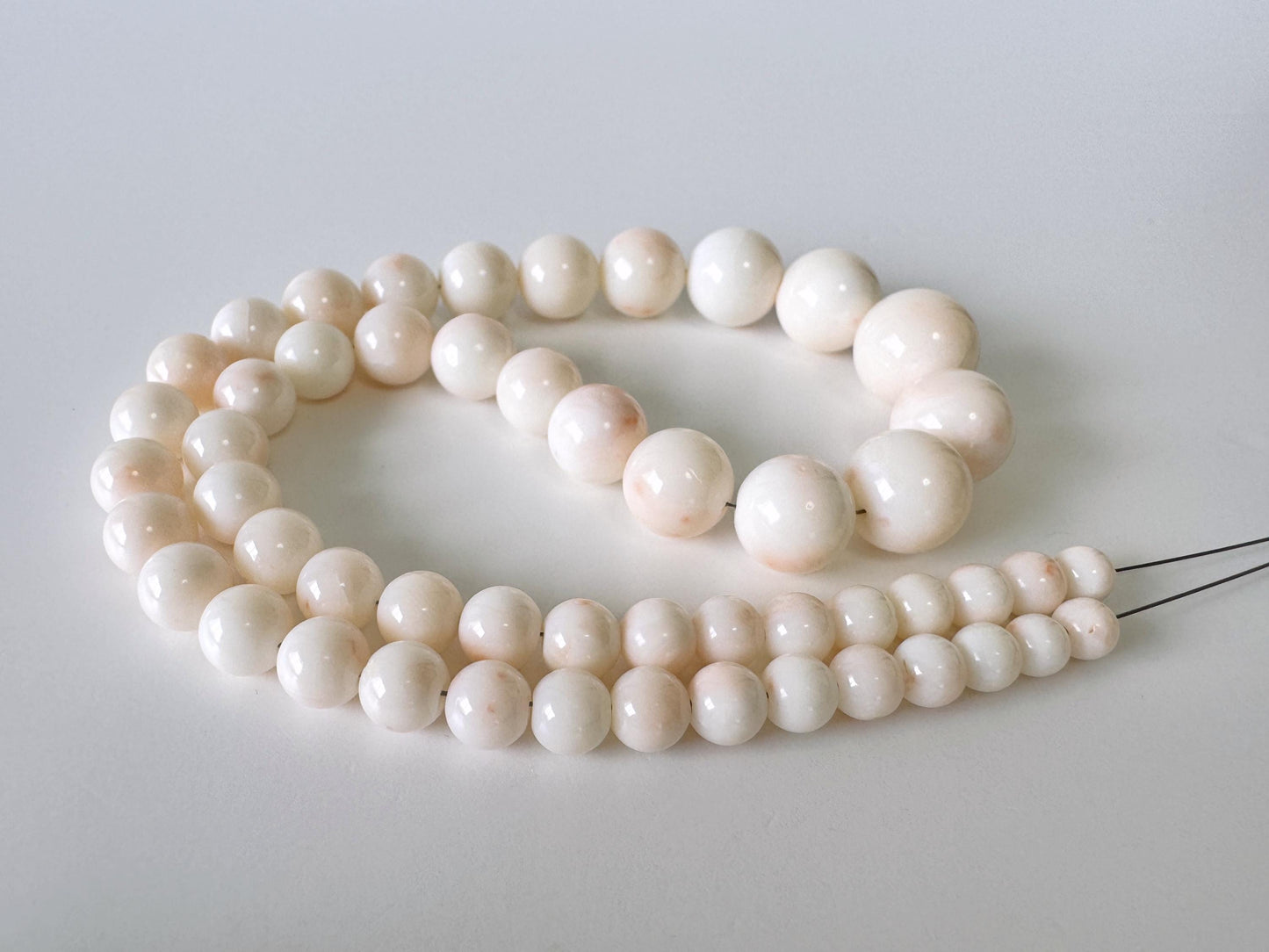 Natural Coral Strand Midway Beads, Deep Sea White/Slightly Light Pink Color , Round (5.5-13.8mm Diameter, 40cm Length, Jewelry Supplies)