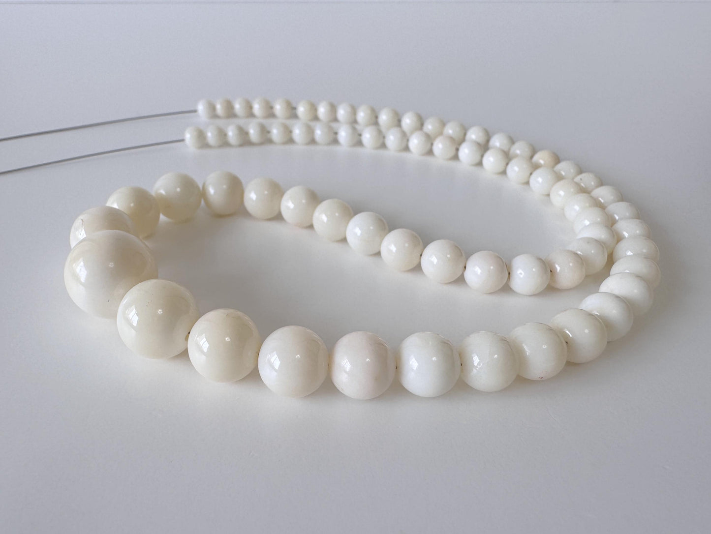 Natural Coral Strand Beads: White Round Coral, 4.7-12.7mm, 42cm | Genuine Jewelry Supplies, Craft Use