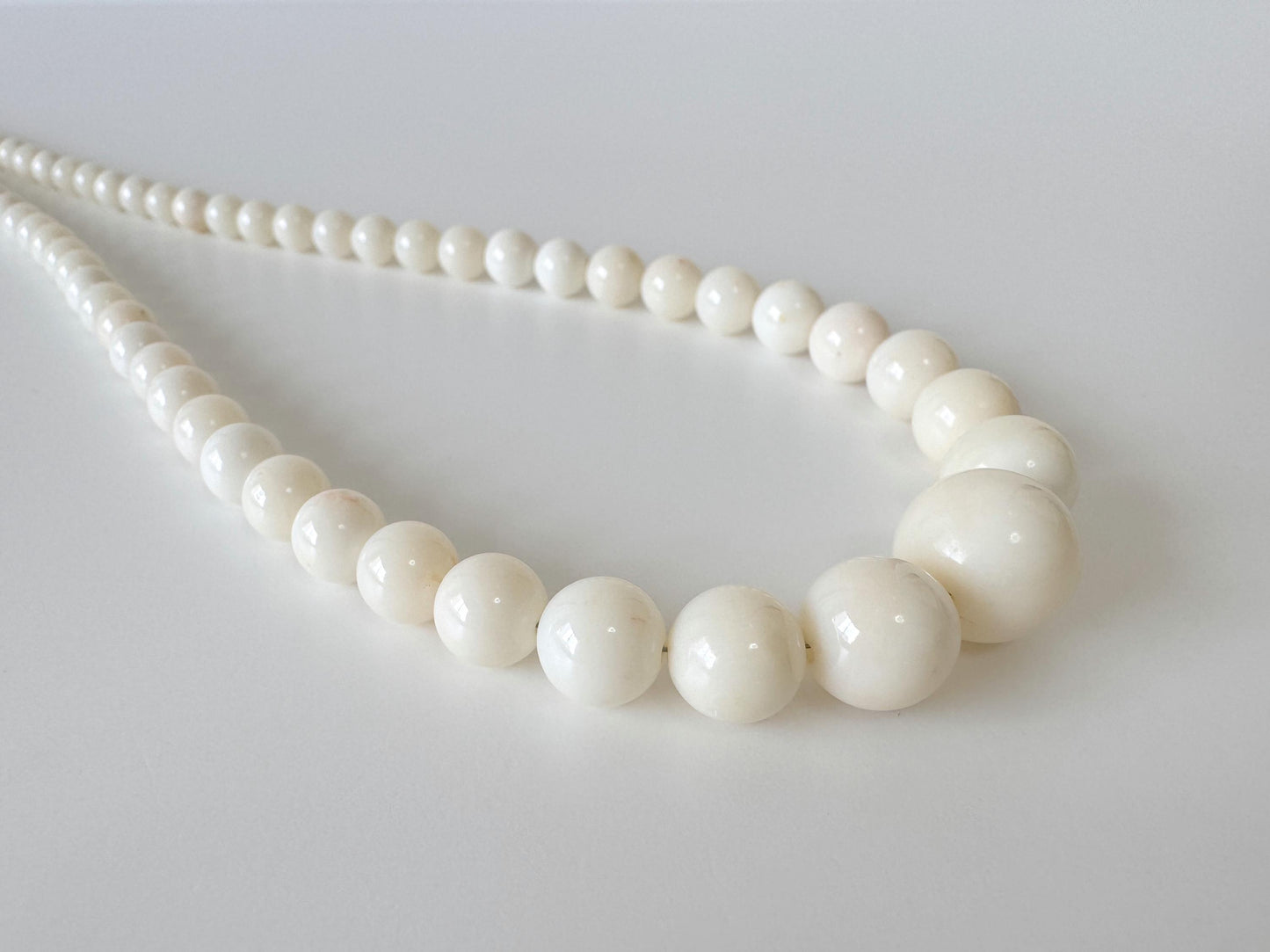 Natural Coral Strand Beads: White Round Coral, 4.7-12.7mm, 42cm | Genuine Jewelry Supplies, Craft Use
