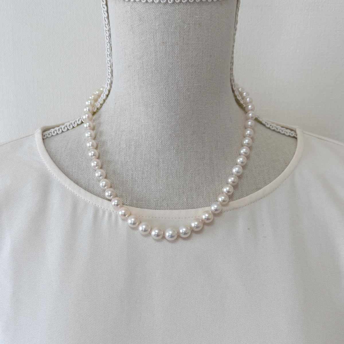 Japanese Akoya Pearl Necklace: White/Slightly Pink 6.9-9.3mm Cultured Strand, Silver Clasp | Saltwater Gems, 47cm Length