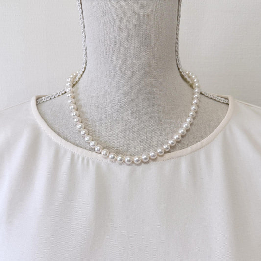 Japanese Akoya Cultured Pearl Necklace: 7-7.5mm White Near Round Beads, Silver Clasp | Saltwater Pearls, 46cm Strand