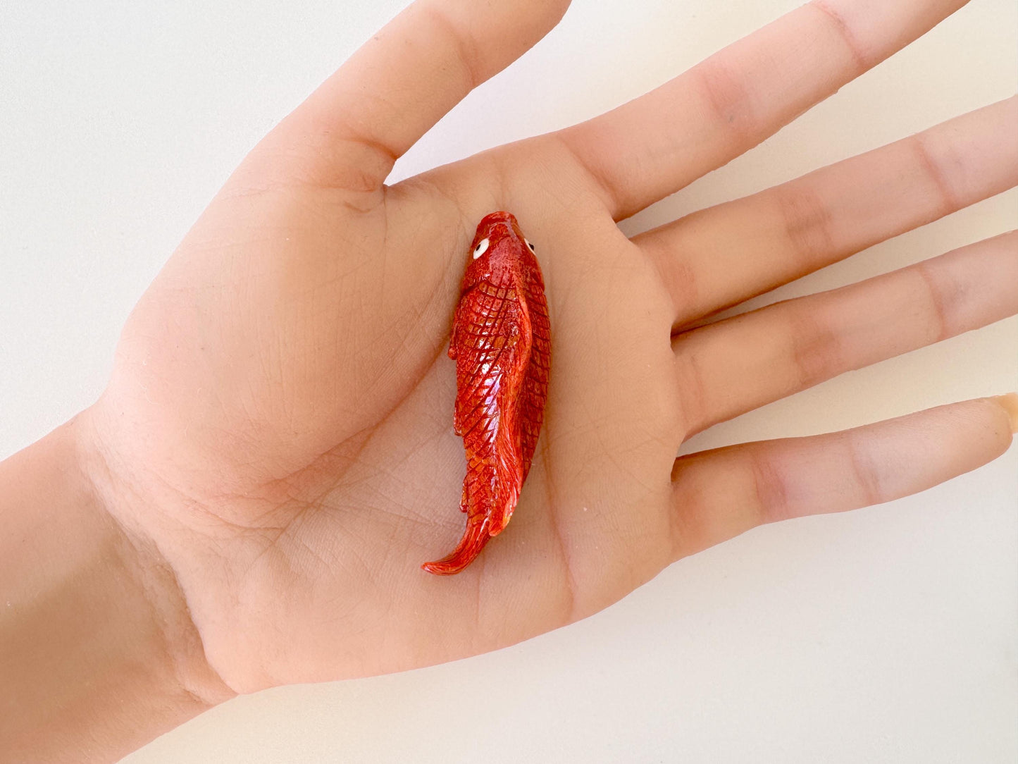 Sponge Coral Carp Carving: 55mm Apple Coral Fish