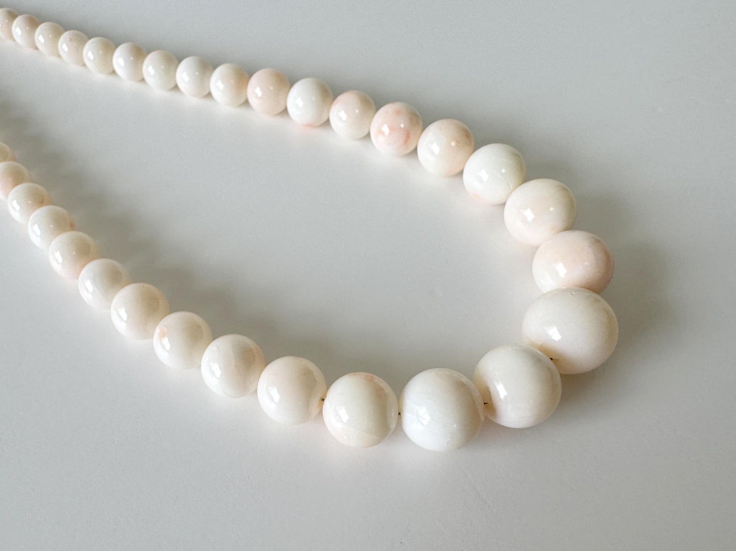 Natural Coral Strand Midway Beads, Deep Sea White/Slightly Light Pink Color , Round (5.5-13.8mm Diameter, 40cm Length, Jewelry Supplies)