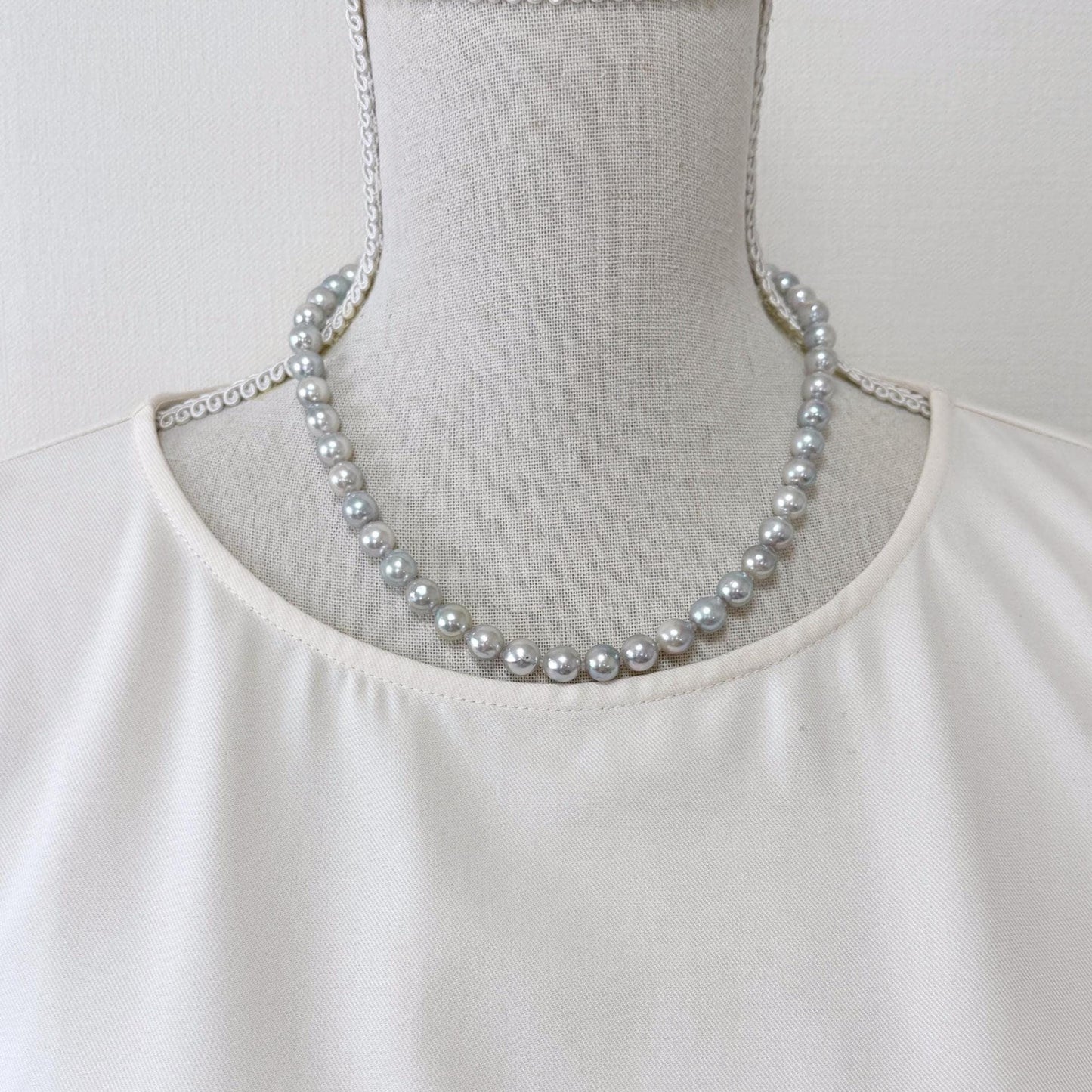 Japanese Akoya Pearl : Natural Blue Silver Color - Cultured Saltwater Pearls, 8-8.5mm Beads, Silver Clasp Necklace, 45cm