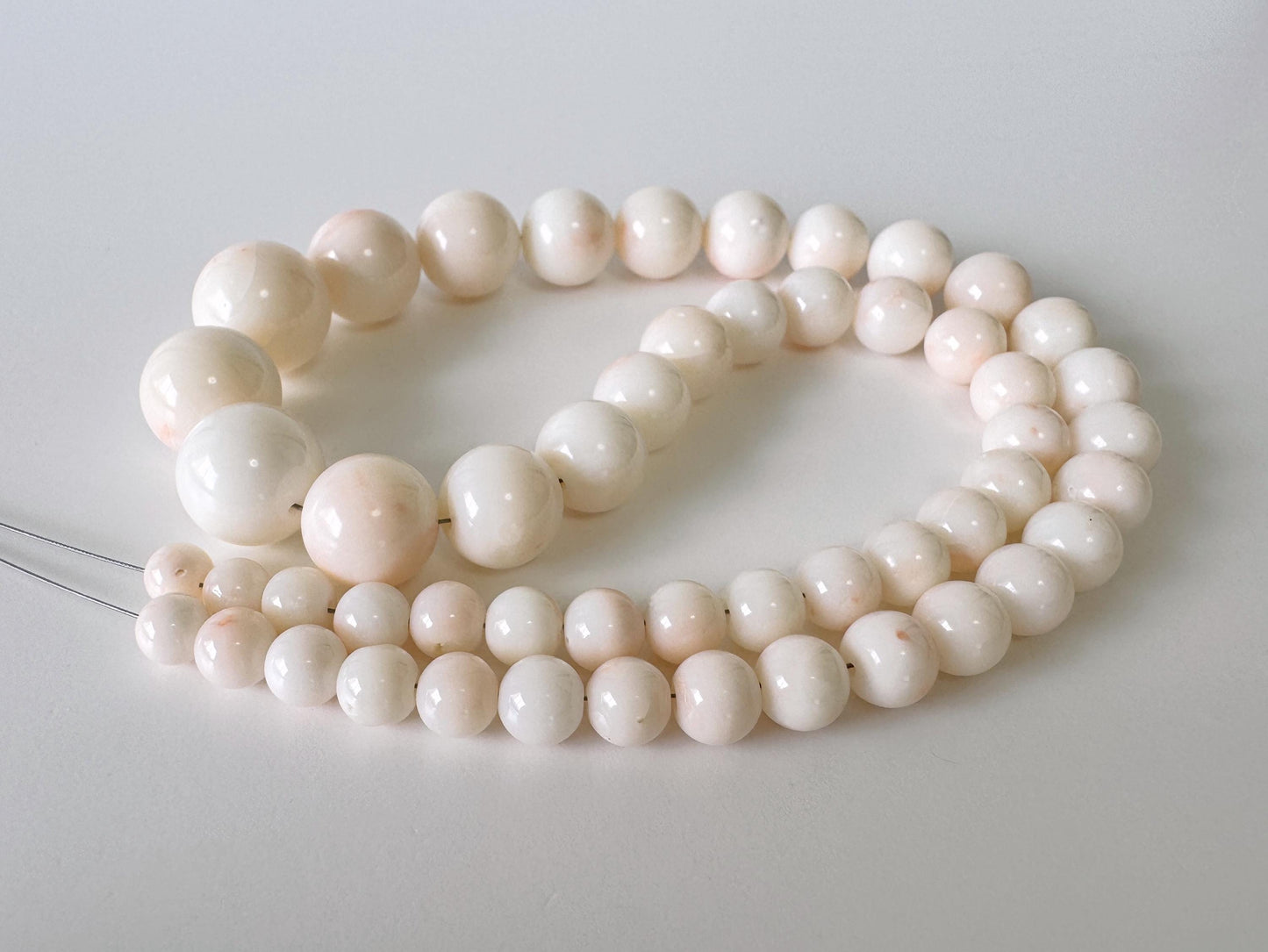 Natural Coral Strand Midway Beads, Deep Sea White/Slightly Light Pink Color , Round (5.5-13.8mm Diameter, 40cm Length, Jewelry Supplies)