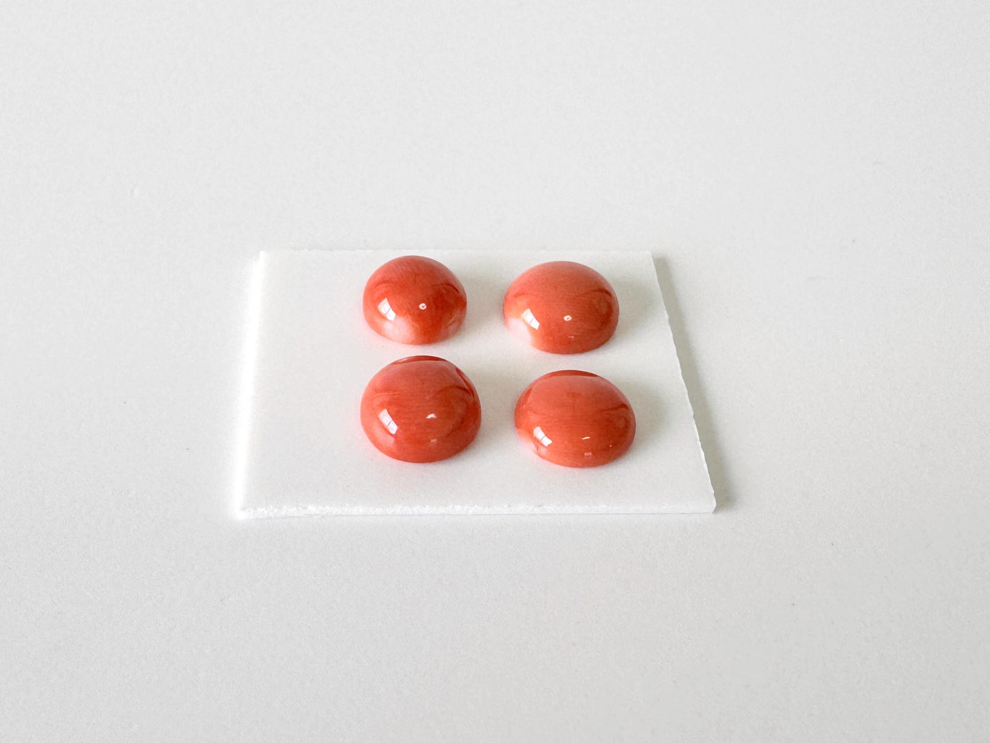 Momo Coral Round Cabochon, Japanese Orange Undyed, 4-Piece Set | 7.8-8.4Mm | Flat-Back