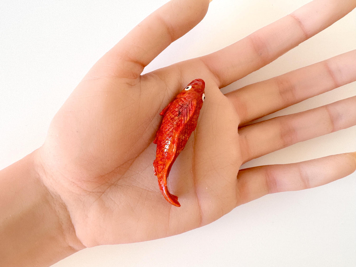 Sponge Coral Carp Carving: 53mm Apple Coral Fish