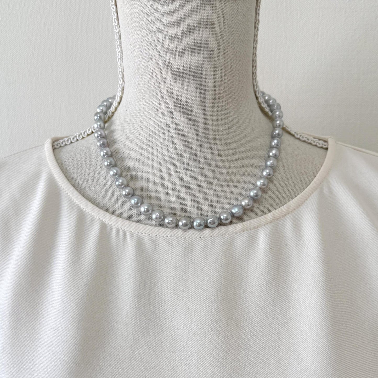Japanese Akoya Pearl : Natural Blue Silver Color - Cultured Saltwater Pearls, 8-8.5mm Beads, Silver Clasp Necklace