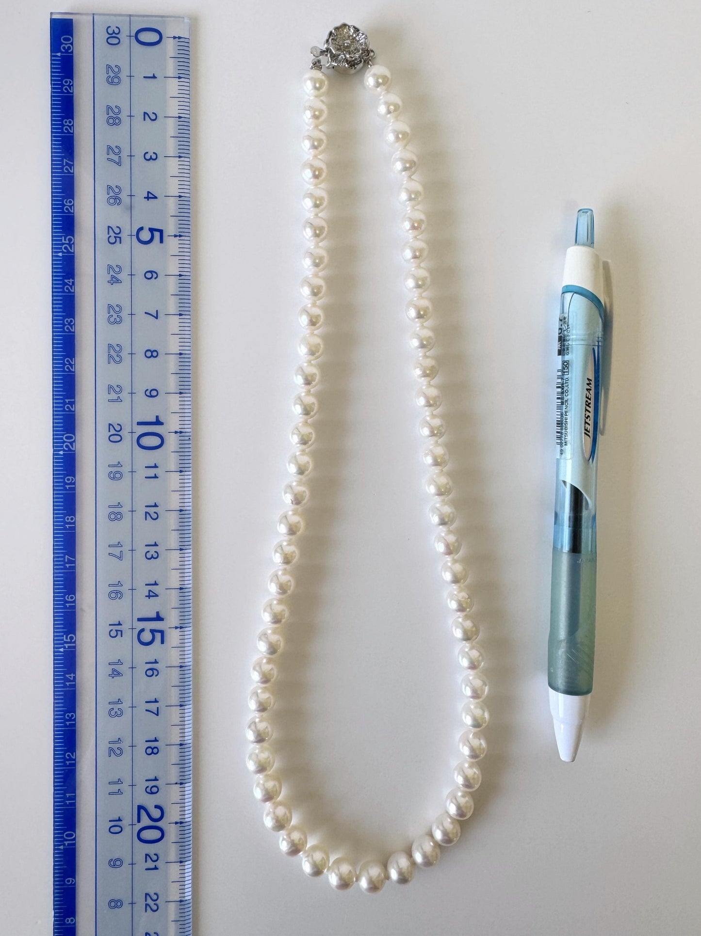 Japanese Akoya Cultured Pearl Necklace: 7-7.5mm White Near Round Beads, Silver Clasp | Saltwater Pearls, 46cm Strand