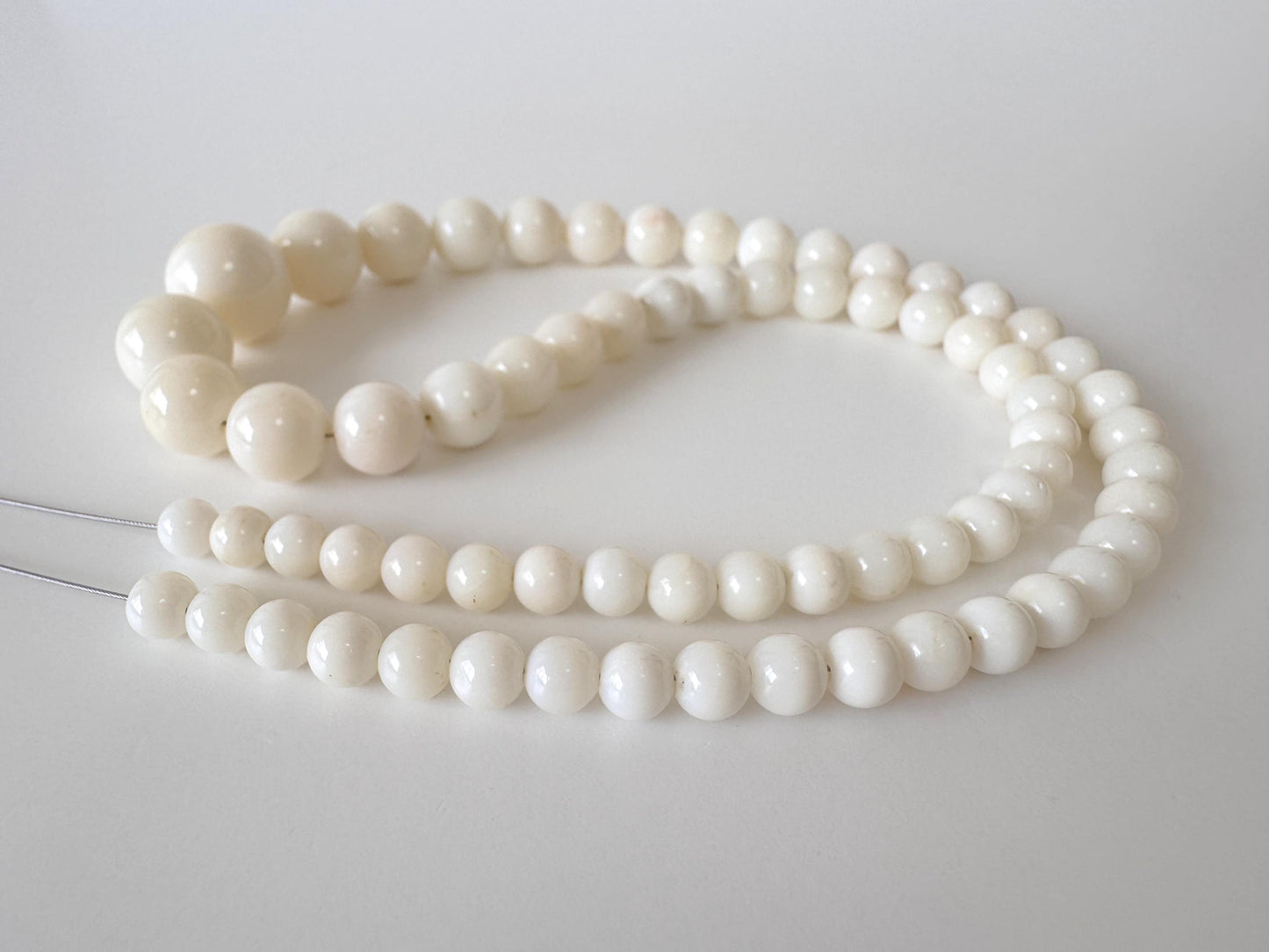 Natural Coral Strand Beads: White Round Coral, 4.7-12.7mm, 42cm | Genuine Jewelry Supplies, Craft Use