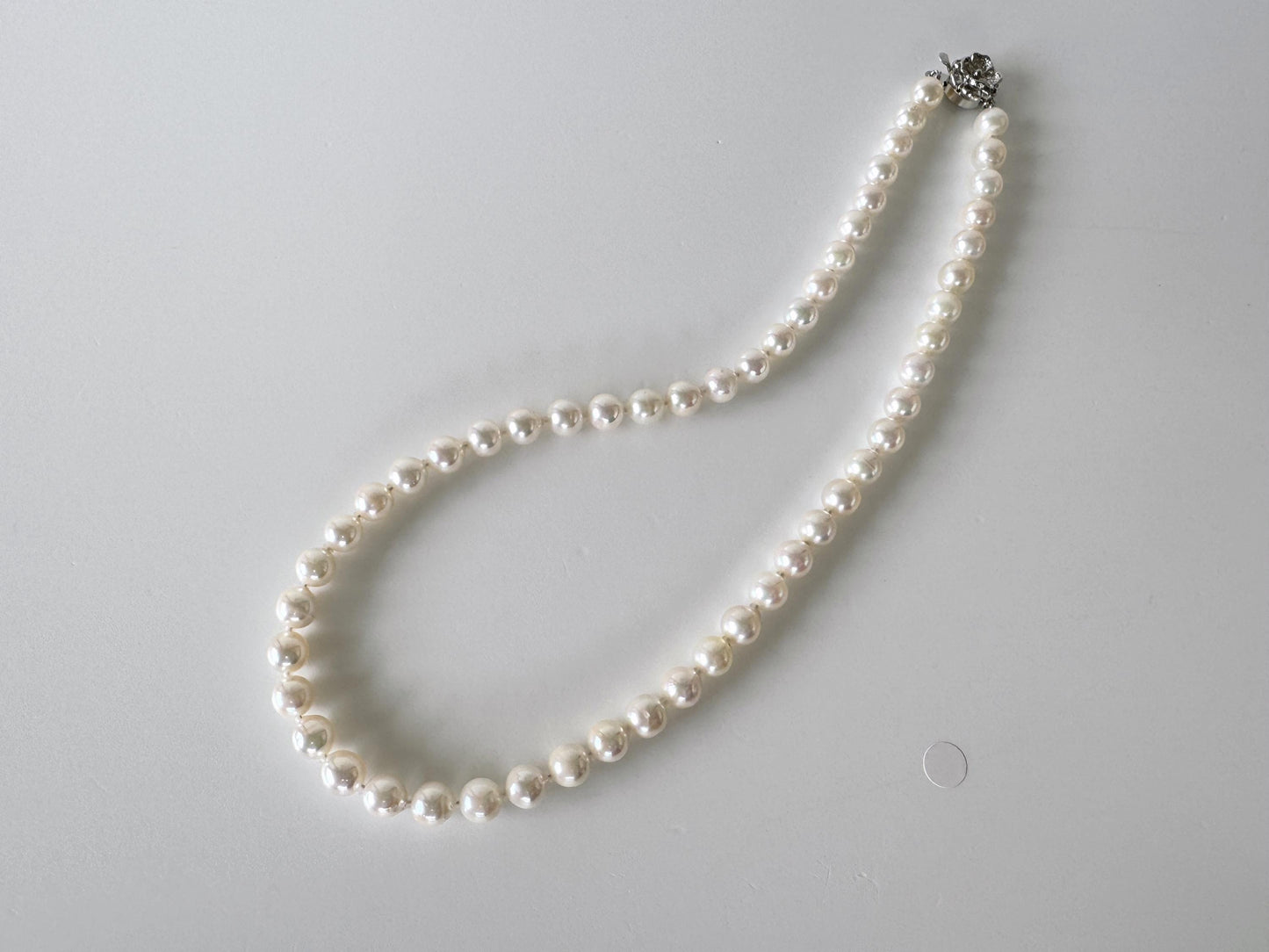 Japanese Akoya Cultured Pearl Necklace: 7-7.5mm White Near Round Beads, Silver Clasp | Saltwater Pearls, 45cm Strand