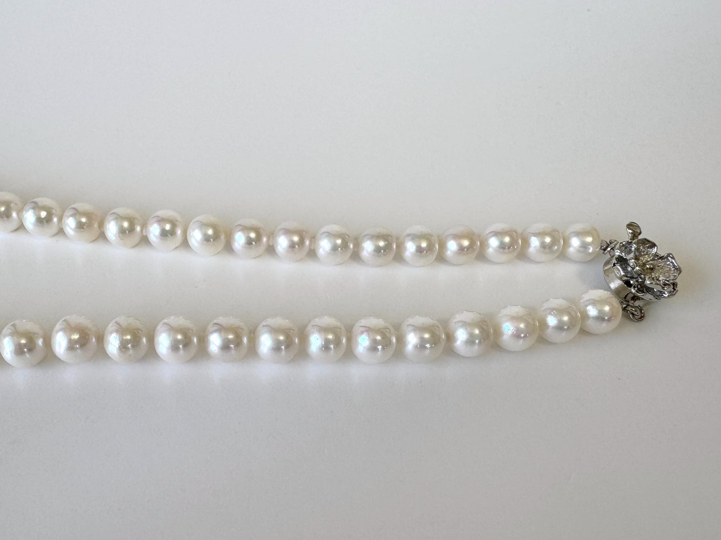Japanese Akoya Cultured Pearl Necklace: 7-7.5mm White Near Round Beads, Silver Clasp | Saltwater Pearls, 46cm Strand