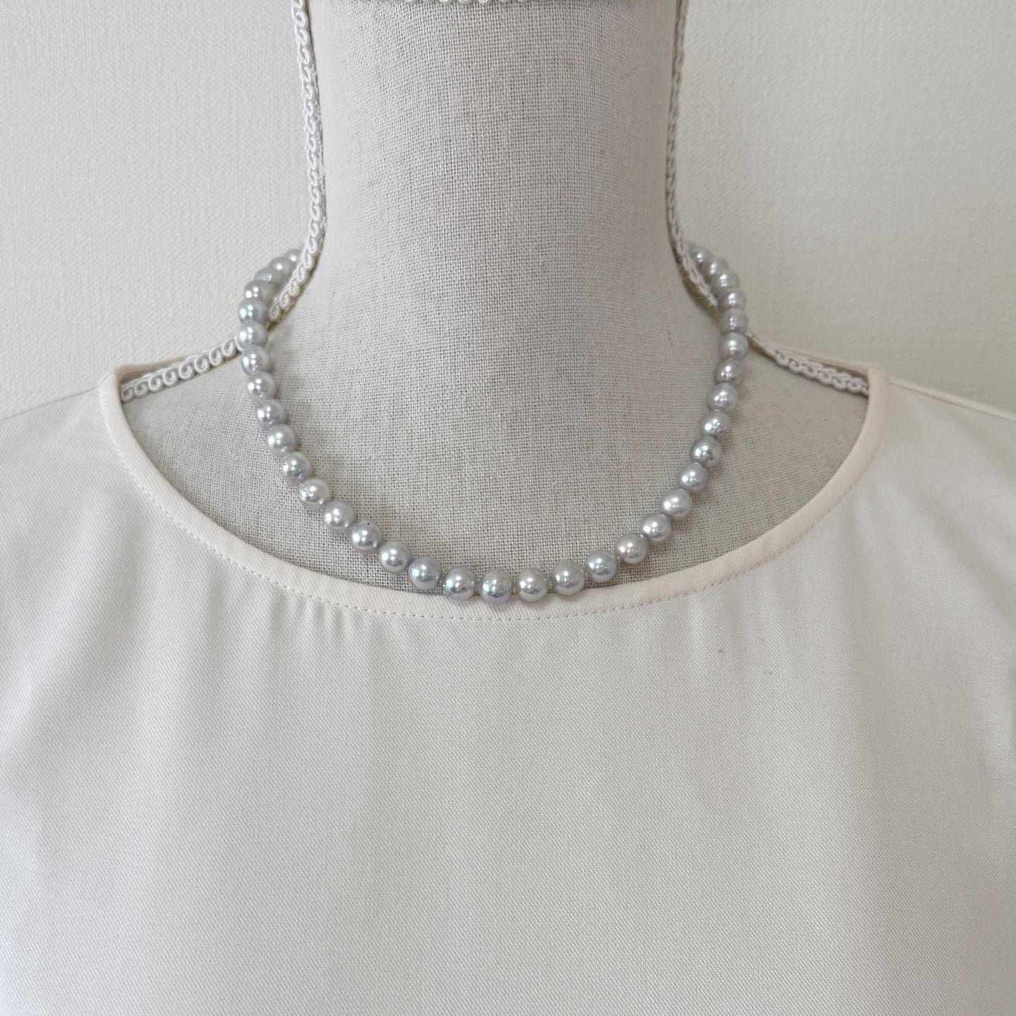 Japanese Akoya Pearl : Natural Blue Silver Color - Cultured Saltwater Pearls, 7.6-8.5mm Beads, Silver Clasp Necklace, 45cm