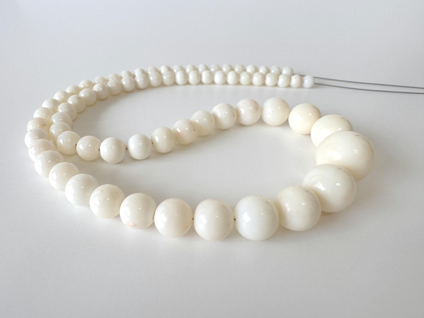 Natural Coral Strand Beads: White Round Coral, 4.7-12.7mm, 42cm | Genuine Jewelry Supplies, Craft Use