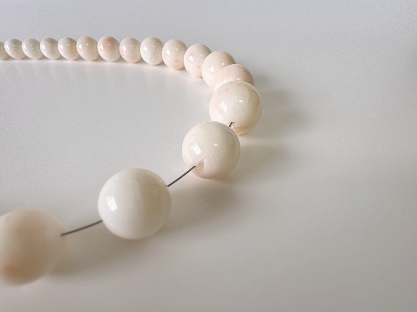 Natural Coral Strand Midway Beads, Deep Sea White/Slightly Light Pink Color , Round (5.5-13.8mm Diameter, 40cm Length, Jewelry Supplies)