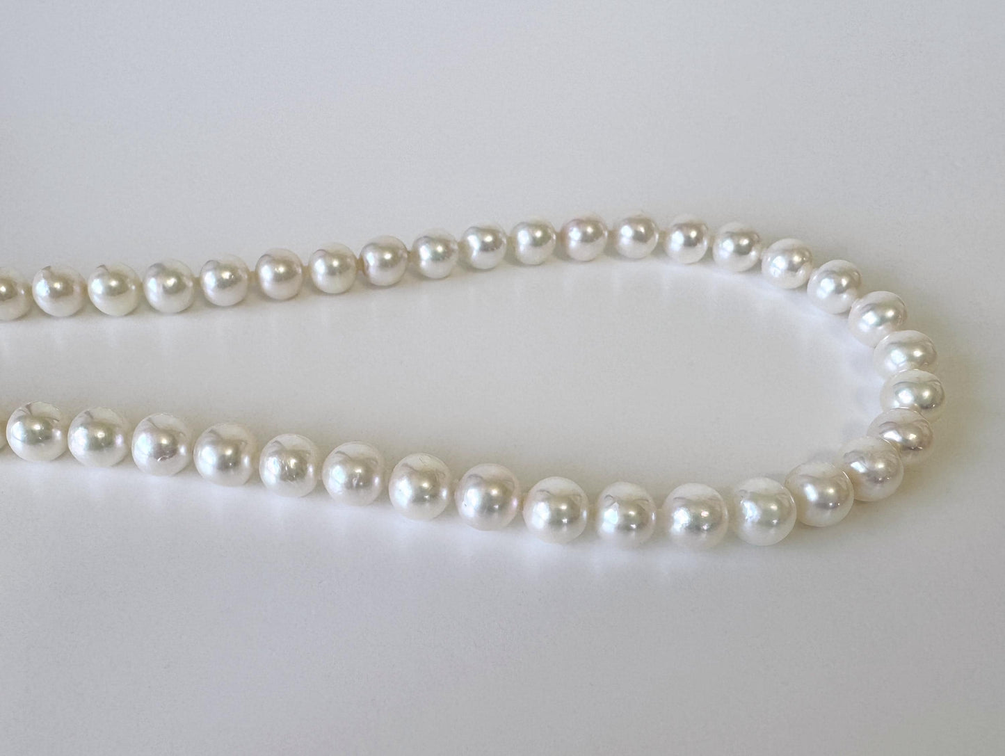 Japanese Akoya Cultured Pearl Necklace: 7-7.5mm White Near Round Beads, Silver Clasp | Saltwater Pearls, 46cm Strand