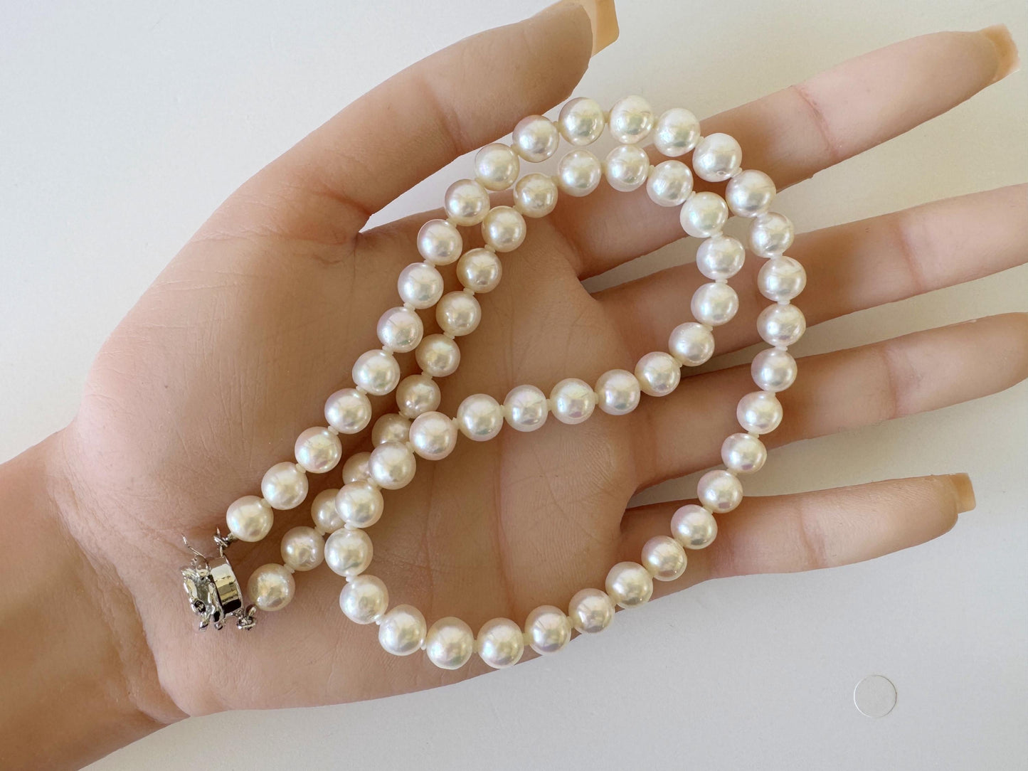 Japanese Akoya Cultured Pearl Necklace: 7-7.5mm White Near Round Beads, Silver Clasp | Saltwater Pearls, 46cm Strand