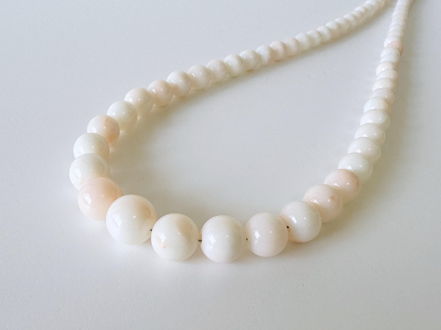 Natural Coral Strand Midway Deep Sea: White/Very Slightly Light Pink - Round Beads, 4.3-10mm, 40cm Length, Jewelry Making Supplies