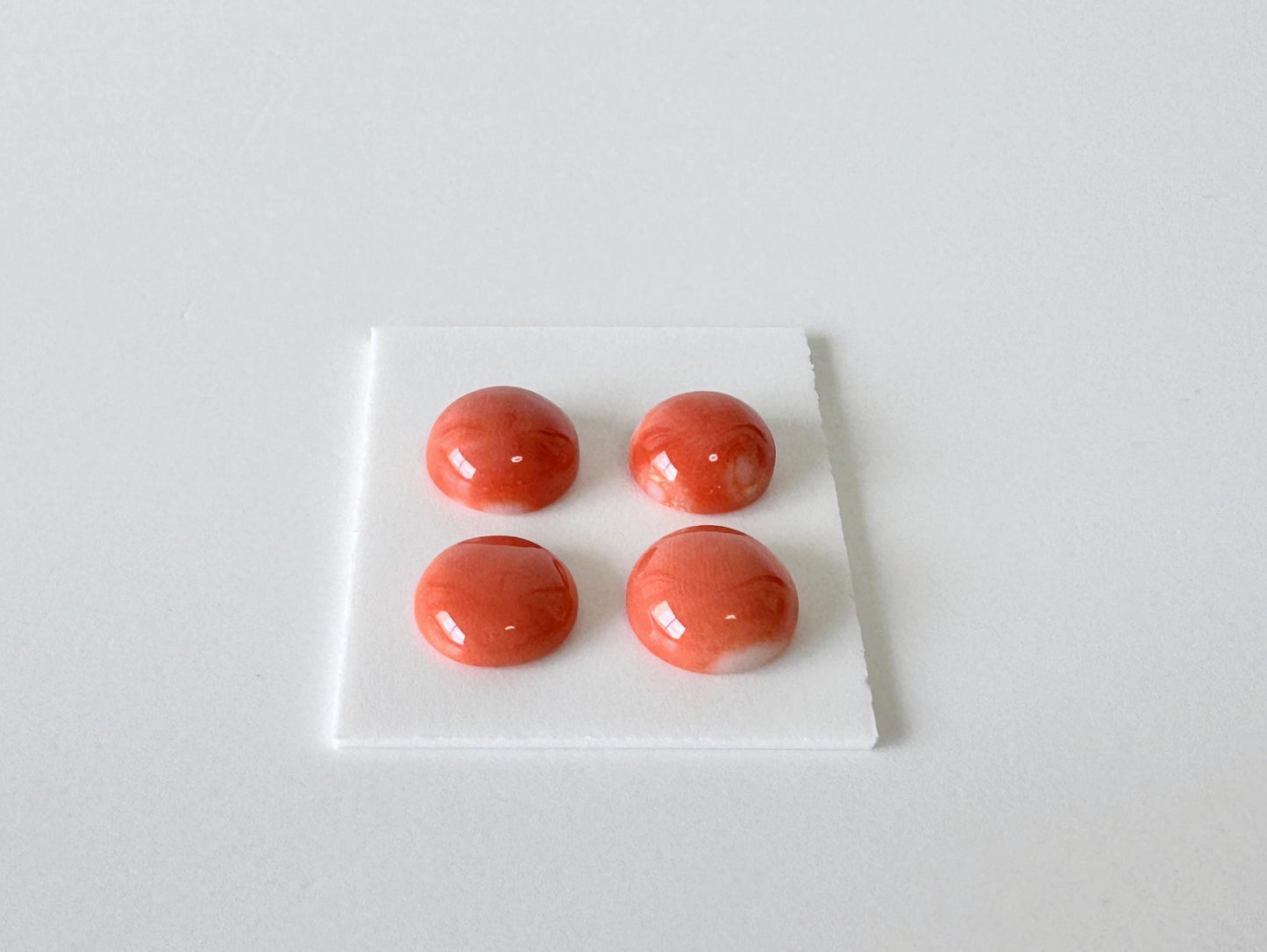 Momo Coral Round Cabochon, Japanese Orange Undyed, 4-Piece Set | 7.8-8.4Mm | Flat-Back