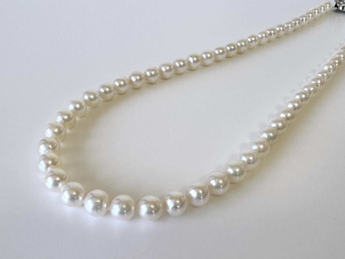 Japanese Akoya Cultured Pearl Necklace: 7-7.5mm White Near Round Beads, Silver Clasp | Saltwater Pearls, 46cm Strand