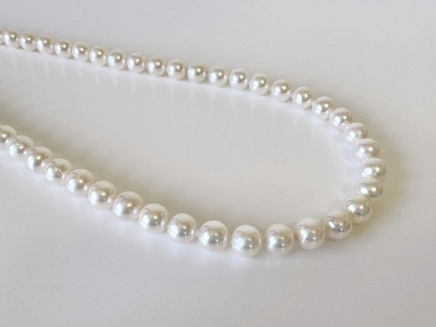 Japanese Akoya Cultured Pearl Necklace: 7-7.5mm White Near Round Beads, Silver Clasp | Saltwater Pearls, 46cm Strand