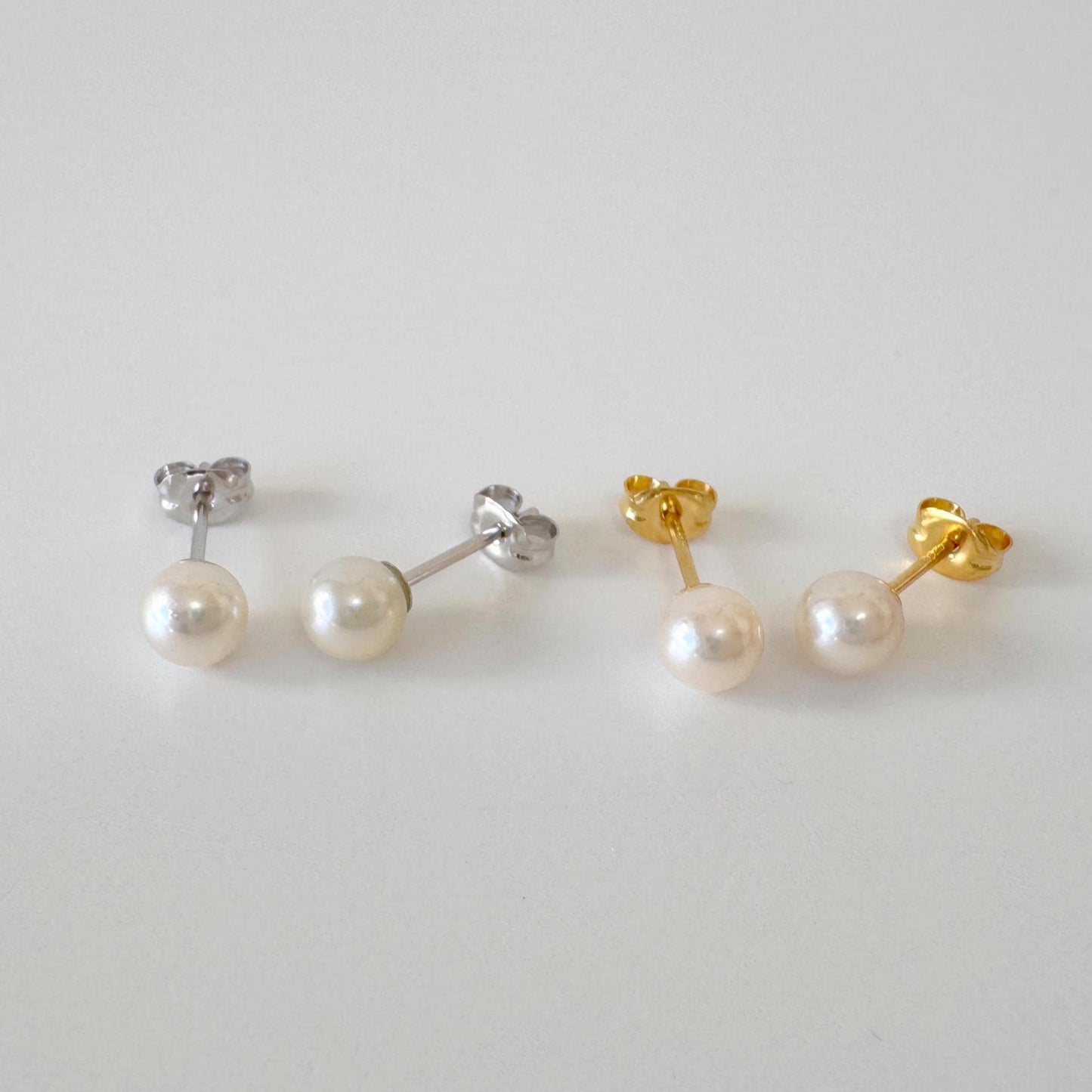 Akoya Pearl Stud Earrings: White/Off-White 5-5.5mm Pearls - Japanese Cultured, Silver 925, Saltwater Origin
