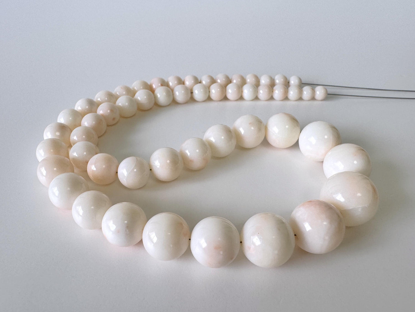 Natural Coral Strand Midway Beads, Deep Sea White/Slightly Light Pink Color , Round (5.5-13.8mm Diameter, 40cm Length, Jewelry Supplies)