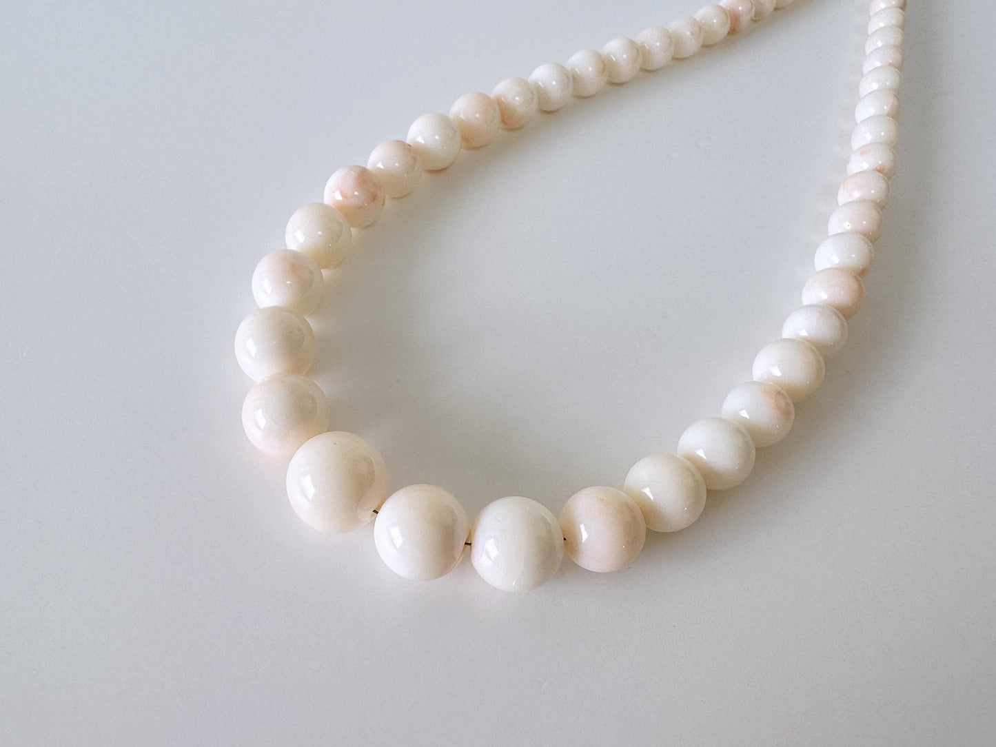 Natural Coral Strand Midway Beads, Deep Sea White/Slightly Light Pink Color , Round (5.5-13.8mm Diameter, 40cm Length, Jewelry Supplies)