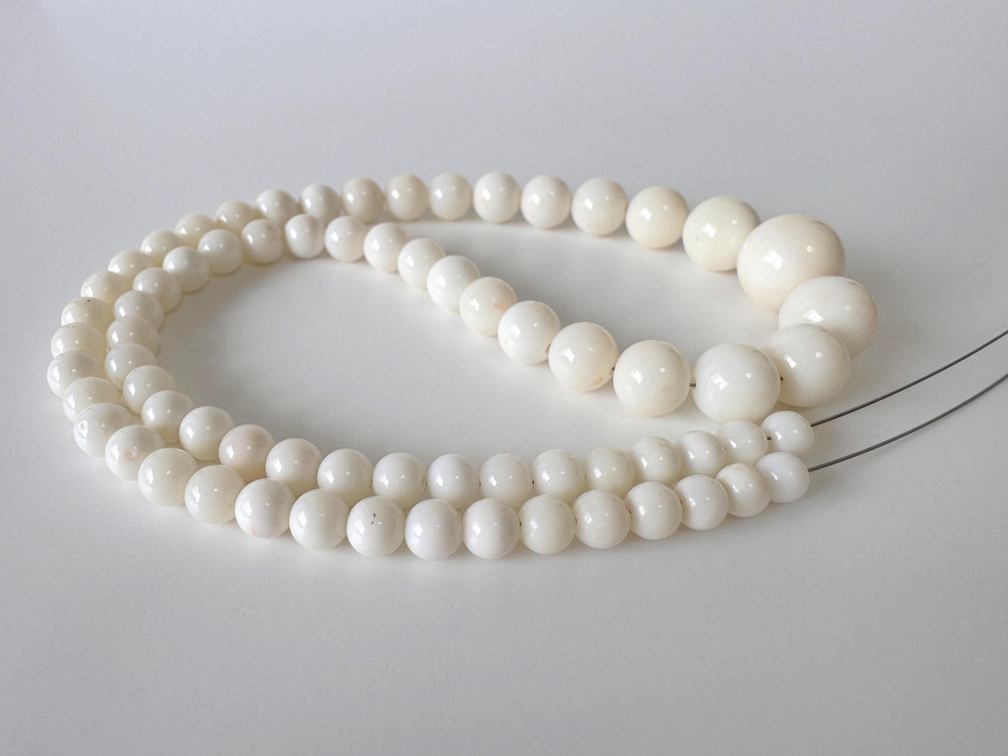 Natural Coral Strand Beads: White Round Coral, 4.7-12.7mm, 42cm | Genuine Jewelry Supplies, Craft Use