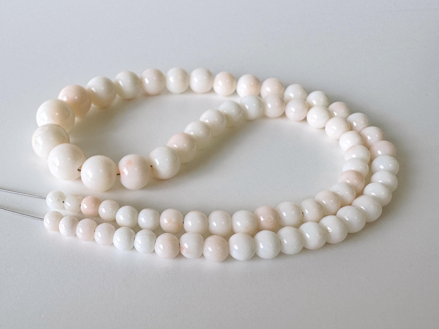 Natural Coral Strand Midway Deep Sea: White/Very Slightly Light Pink - Round Beads, 4.3-10mm, 40cm Length, Jewelry Making Supplies